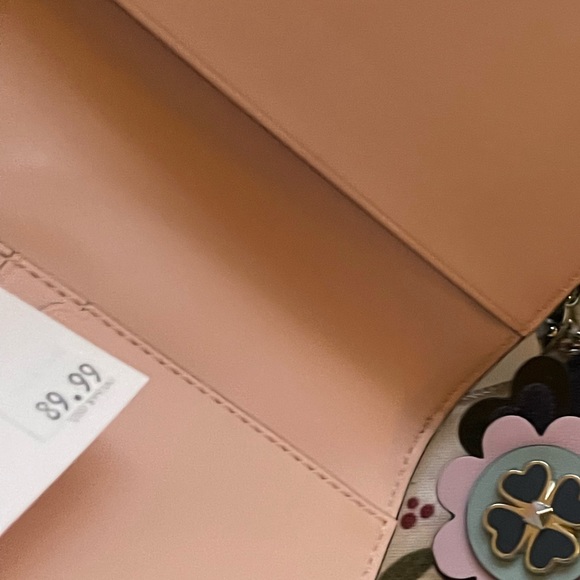 the cutest passport holder in town - Picture 4 of 4